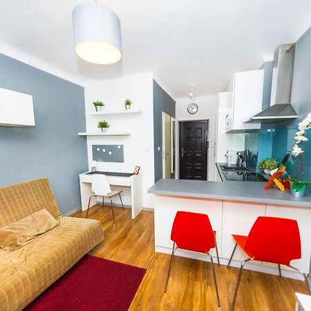 Cozy Studio Next To The Metro And City Center Varşovia Exterior foto